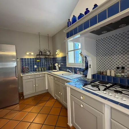 La Pinède Bleue Villa *